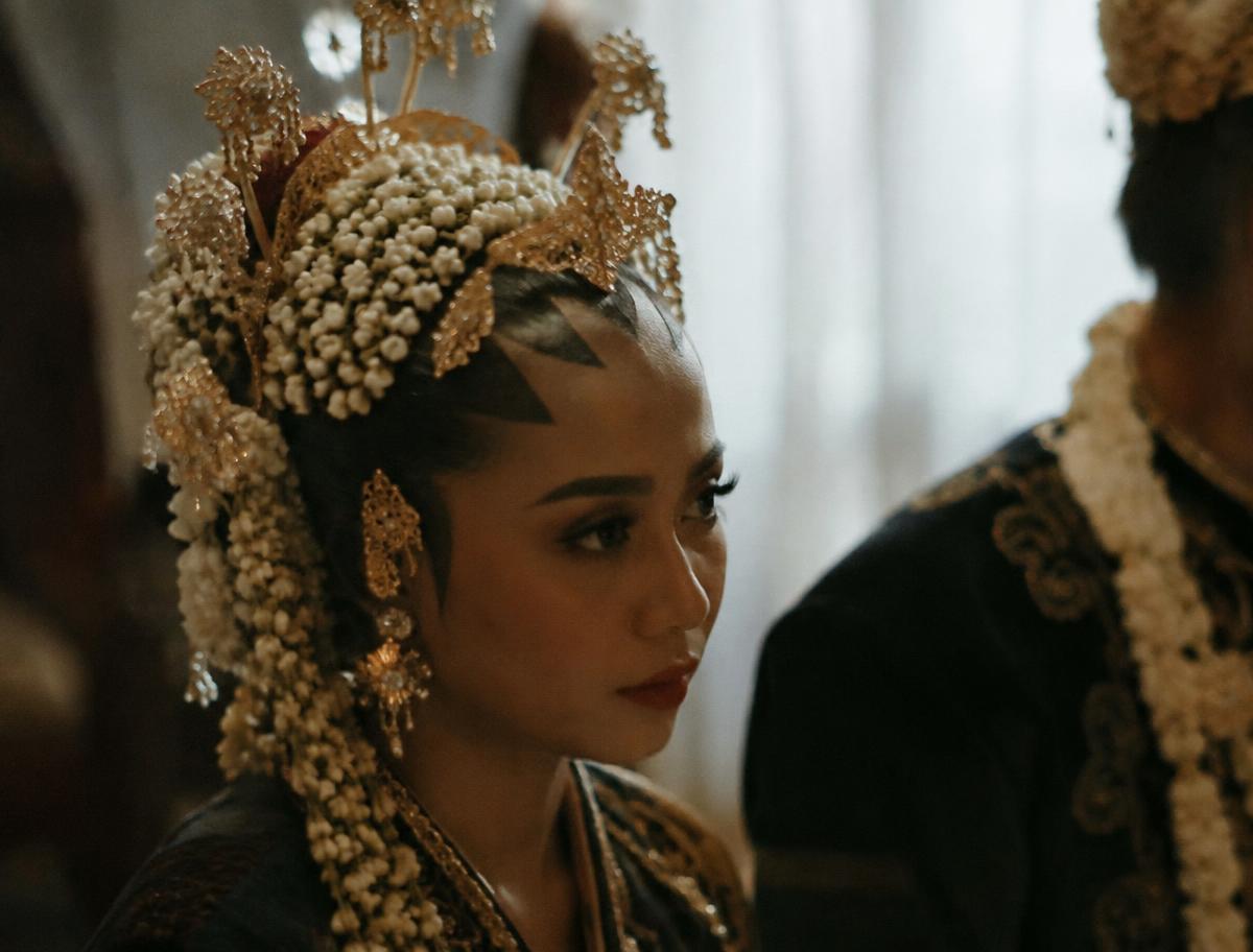 Javanese wedding details with jasmine flowers